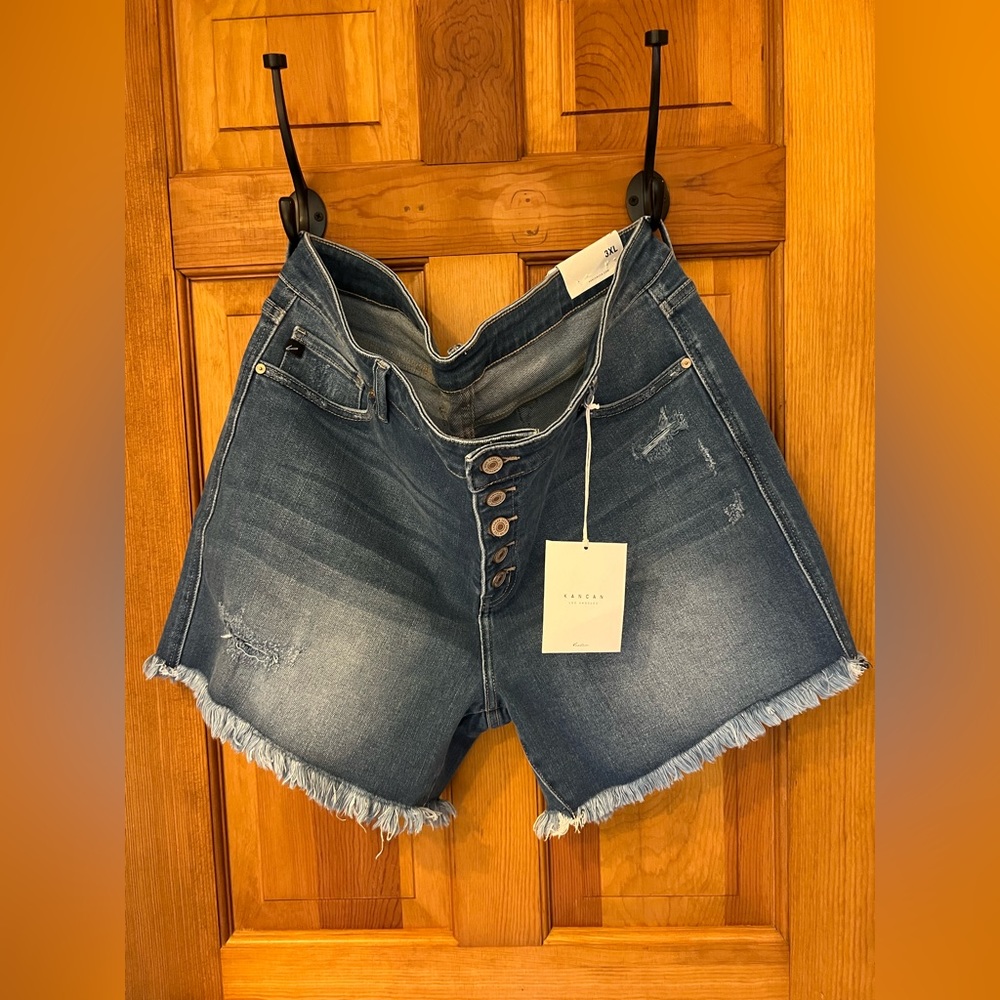KanCan Women’s  frayed denim shorts 3xl NWT